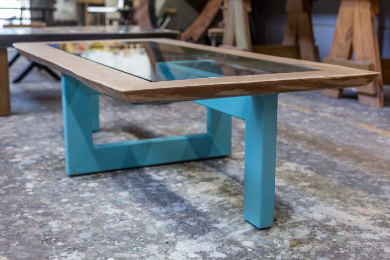 שולחן סלון מסגרת מעץ וזכוכית